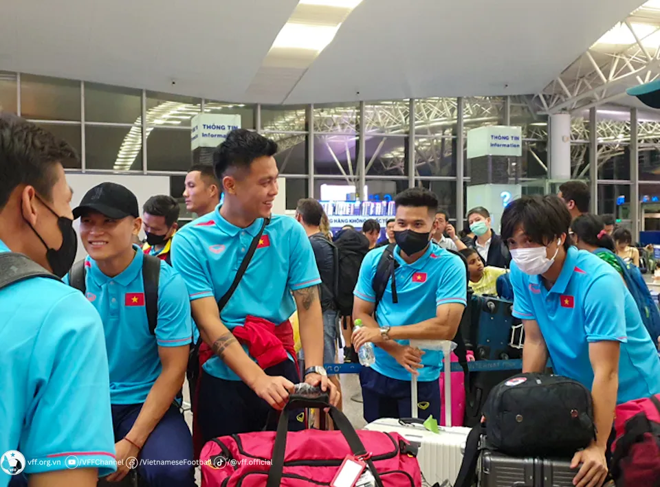 Đội tuyển Việt Nam đã đặt chân tới Đại Liên (Trung Quốc) - Ảnh 2. Đội tuyển Việt Nam đã đặt chân tới Đại Liên (Trung Quốc) - Ảnh 2.