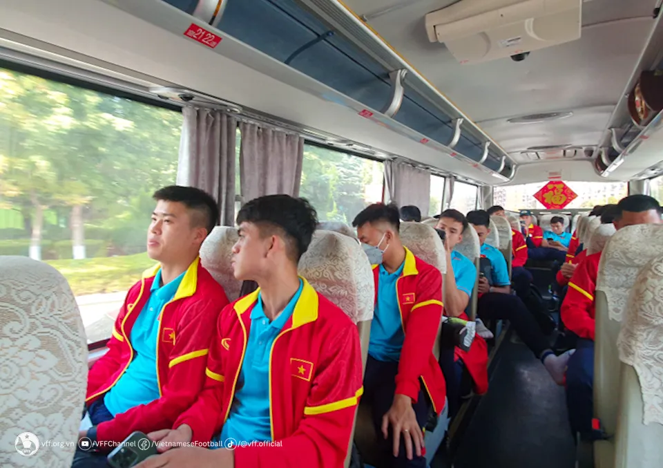 Đội tuyển Việt Nam đã đặt chân tới Đại Liên (Trung Quốc) - Ảnh 9. Đội tuyển Việt Nam đã đặt chân tới Đại Liên (Trung Quốc) - Ảnh 9.