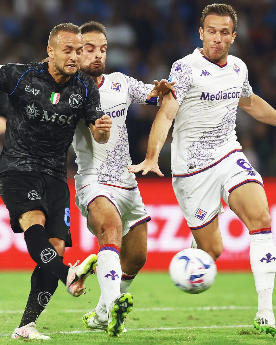 Napoli bất ngờ nhận thất bại trước Fiorentina - Ảnh 1. Napoli bất ngờ nhận thất bại trước Fiorentina - Ảnh 1.