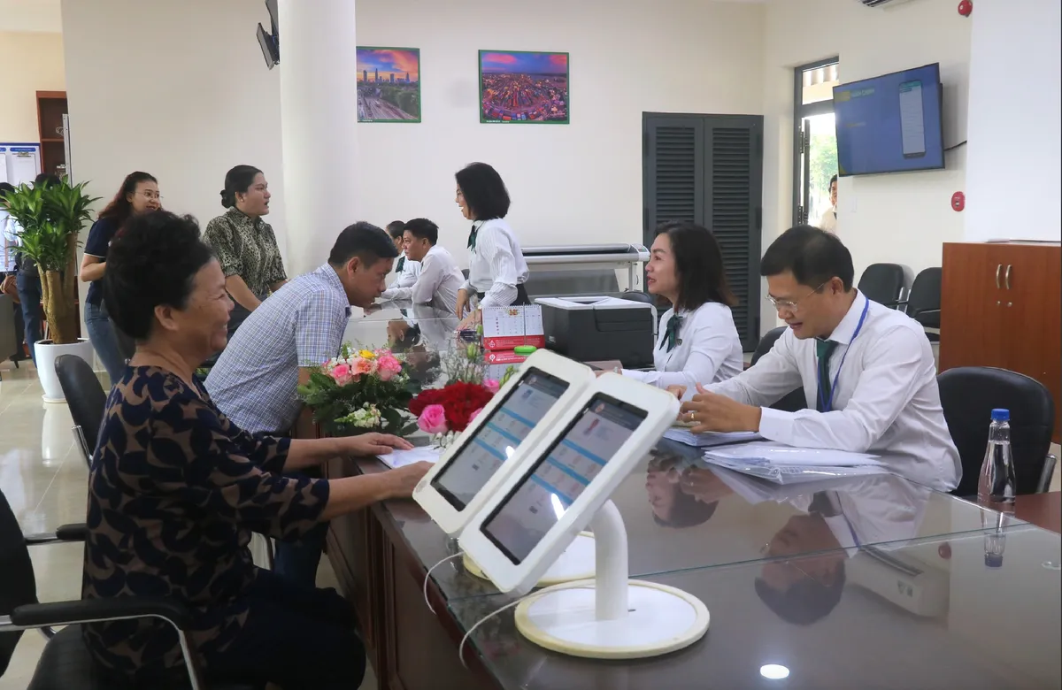 Ra mắt Trung tâm Hành chính công đầu tiên của TP Hồ Chí Minh - Ảnh 1.