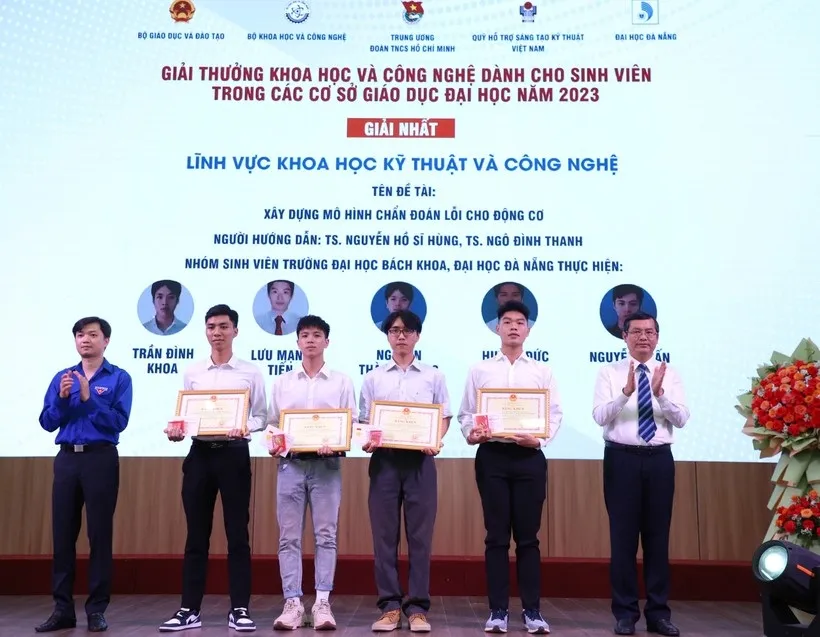 Trao Giải thưởng khoa học và công nghệ dành cho sinh viên 2023 - Ảnh 1.