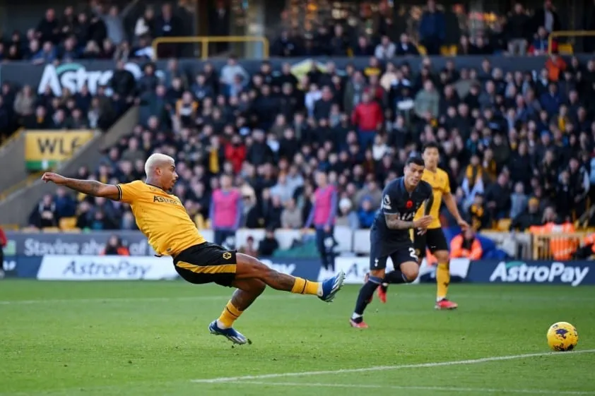 Tottenham thua ngược trước Wolverhampton - Ảnh 3. Tottenham thua ngược trước Wolverhampton - Ảnh 3.