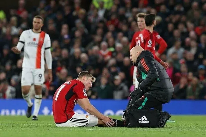 Manchester United trả giá đắt cho chiến thắng trước Luton Town - Ảnh 2. Manchester United trả giá đắt cho chiến thắng trước Luton Town - Ảnh 2.