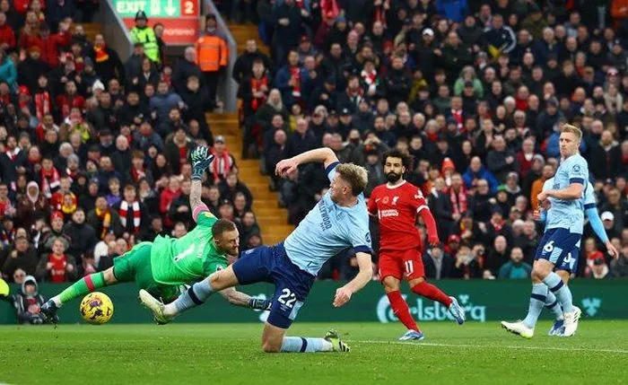 Salah tỏa sáng, Liverpool thắng thuyết phục Brentford - Ảnh 1. Salah tỏa sáng, Liverpool thắng thuyết phục Brentford - Ảnh 1.