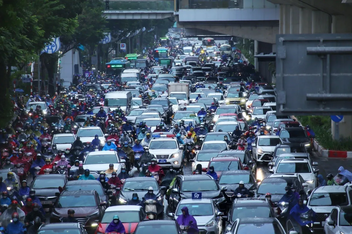 Hà Nội: Mưa rét kèm tắc đường trong ngày đầu tuần - Ảnh 5.