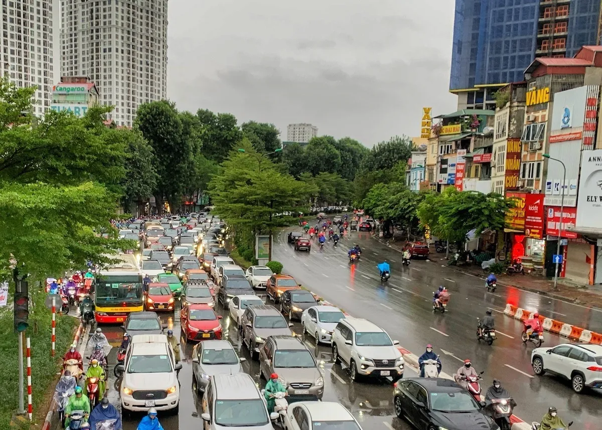 Hà Nội: Mưa rét kèm tắc đường trong ngày đầu tuần - Ảnh 6.