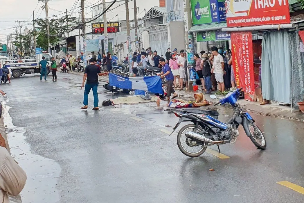 TP Hồ Chí Minh: Truy tìm tài xế container tông nam sinh lớp 10 tử vong - Ảnh 1.