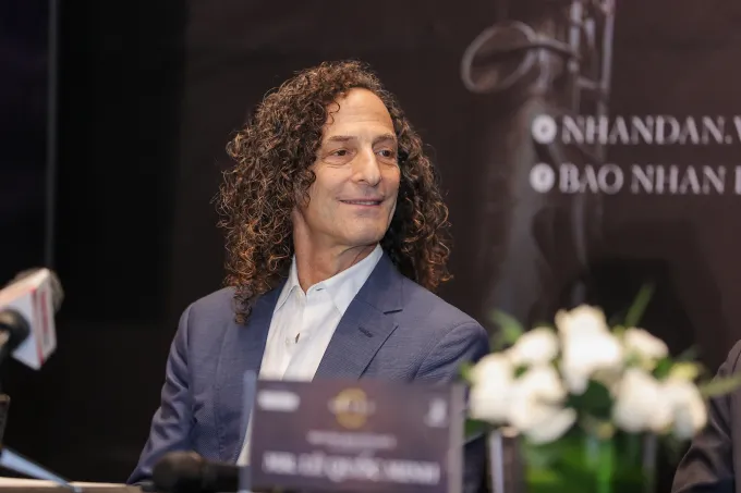 Kenny G: Đêm diễn ở Hà Nội sẽ mang tới những biến tấu bất ngờ cho khán giả  - Ảnh 1.