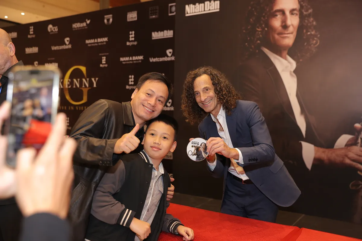 Kenny G nói tiếng Việt, chinh phục khán giả bằng những giai điệu bất hủ - Ảnh 4.