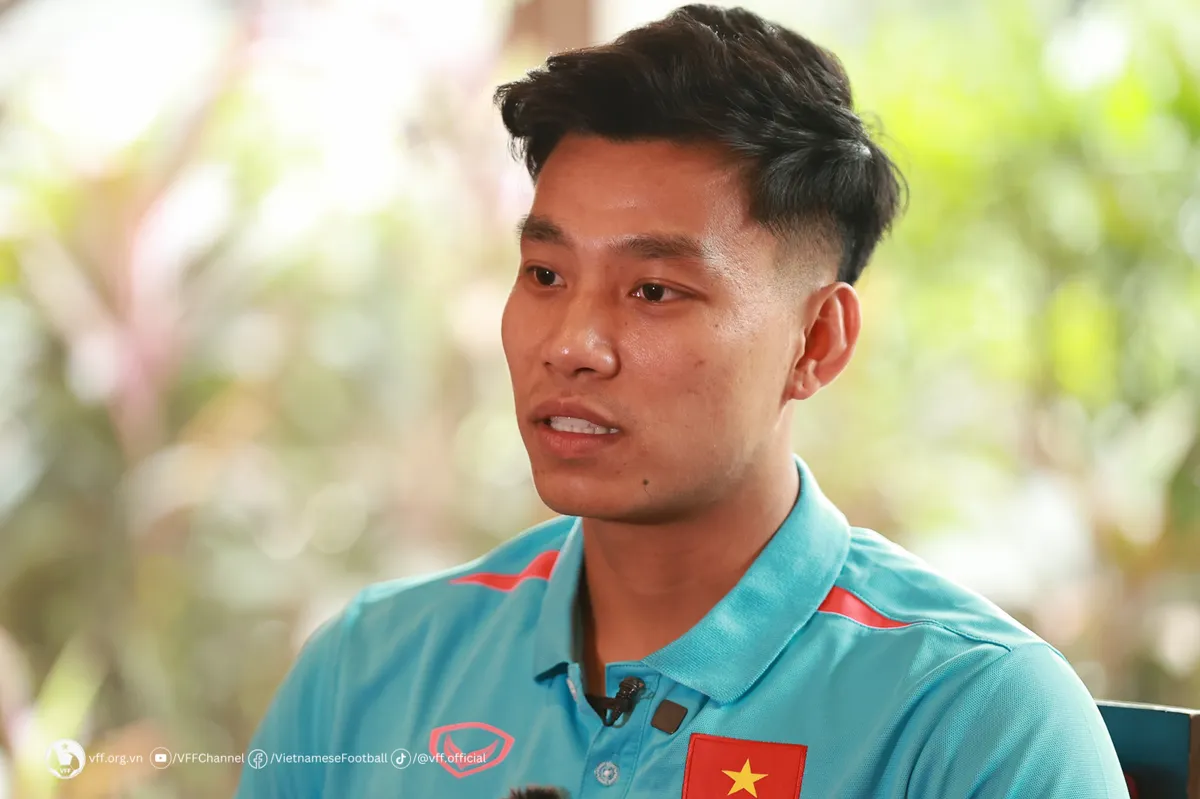 Hậu vệ Vũ Văn Thanh: “Bước vào giải đấu lớn, toàn đội phải có ý chí quyết tâm cao!” - Ảnh 1. Hậu vệ Vũ Văn Thanh: “Bước vào giải đấu lớn, toàn đội phải có ý chí quyết tâm cao!” - Ảnh 1.
