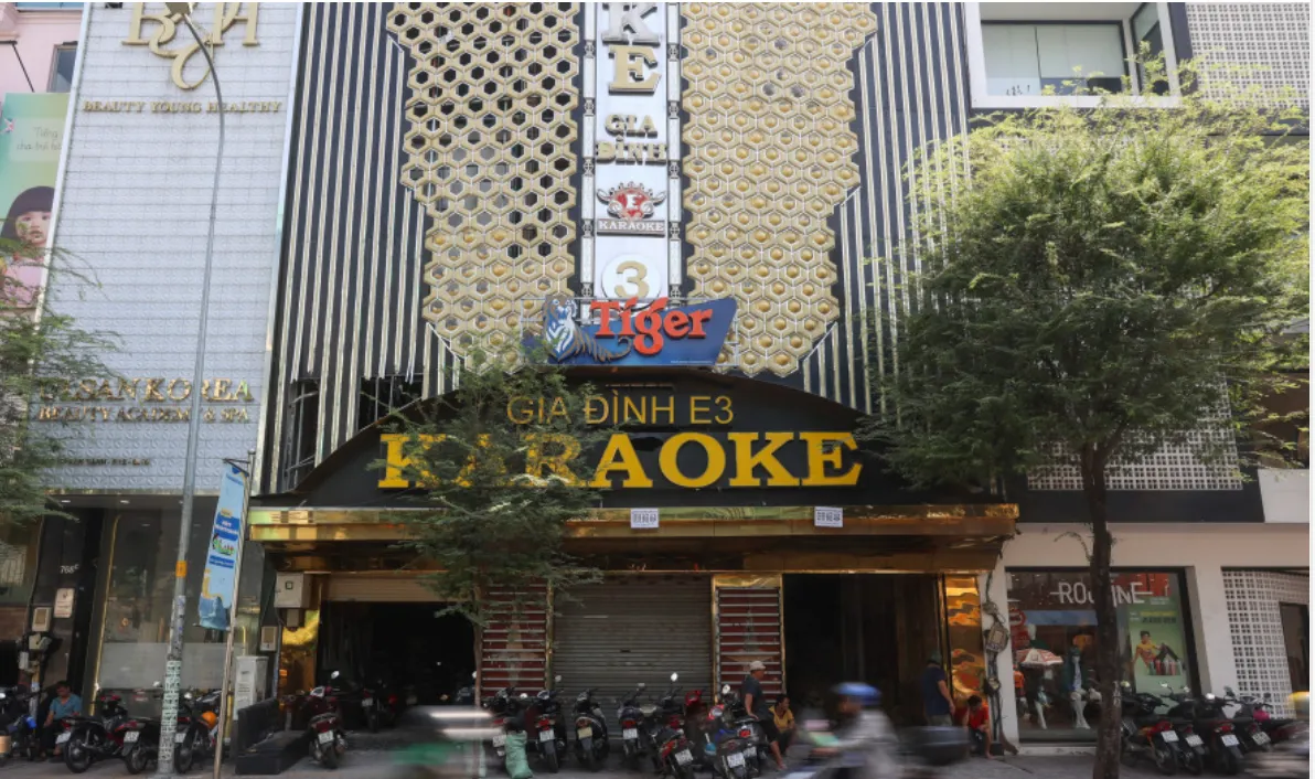 TP Hồ Chí Minh: Kiến nghị quận, huyện được thu hồi giấy phép kinh doanh karaoke - Ảnh 1.