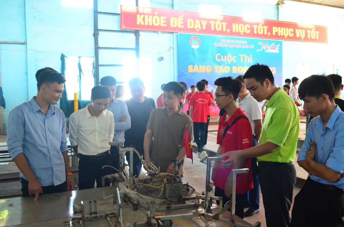 Truyền lửa đam m&ecirc; Robocon tại Trường Đại học Sao Đỏ - Ảnh 11.