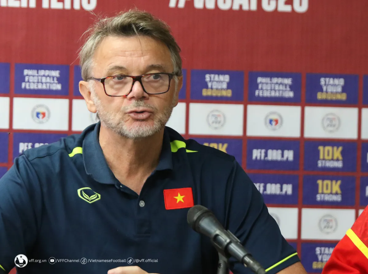 HLV Philippe Troussier: “Ngày mai là trận chính thức đầu tiên, chúng tôi thật sự rất háo hức và muốn cống hiến tốt nhất những gì có thể” - Ảnh 1.