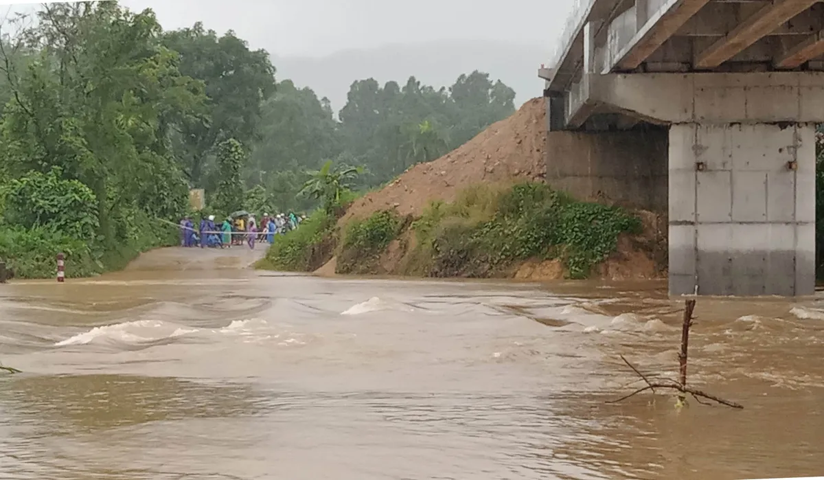 CÔNG ĐIỆN: Tập trung ứng phó, khắc phục hậu quả mưa lũ tại khu vực Trung Bộ - Ảnh 1.