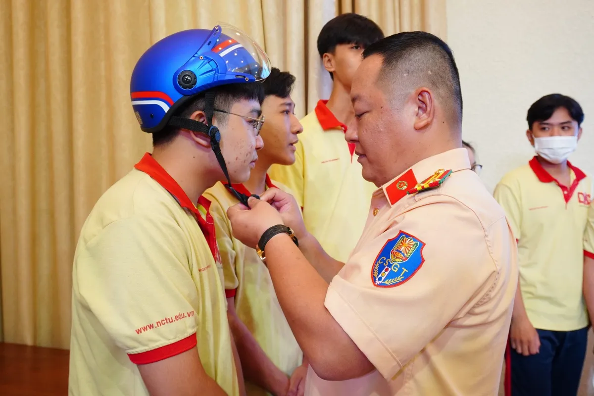 Cần Thơ: Hưởng ứng Ng&agrave;y thế giới tưởng niệm nạn nh&acirc;n tử vong do tai nạn giao th&ocirc;ng - Ảnh 2.