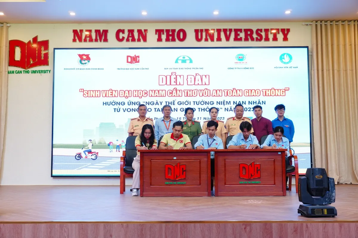Cần Thơ: Hưởng ứng Ng&agrave;y thế giới tưởng niệm nạn nh&acirc;n tử vong do tai nạn giao th&ocirc;ng - Ảnh 3.