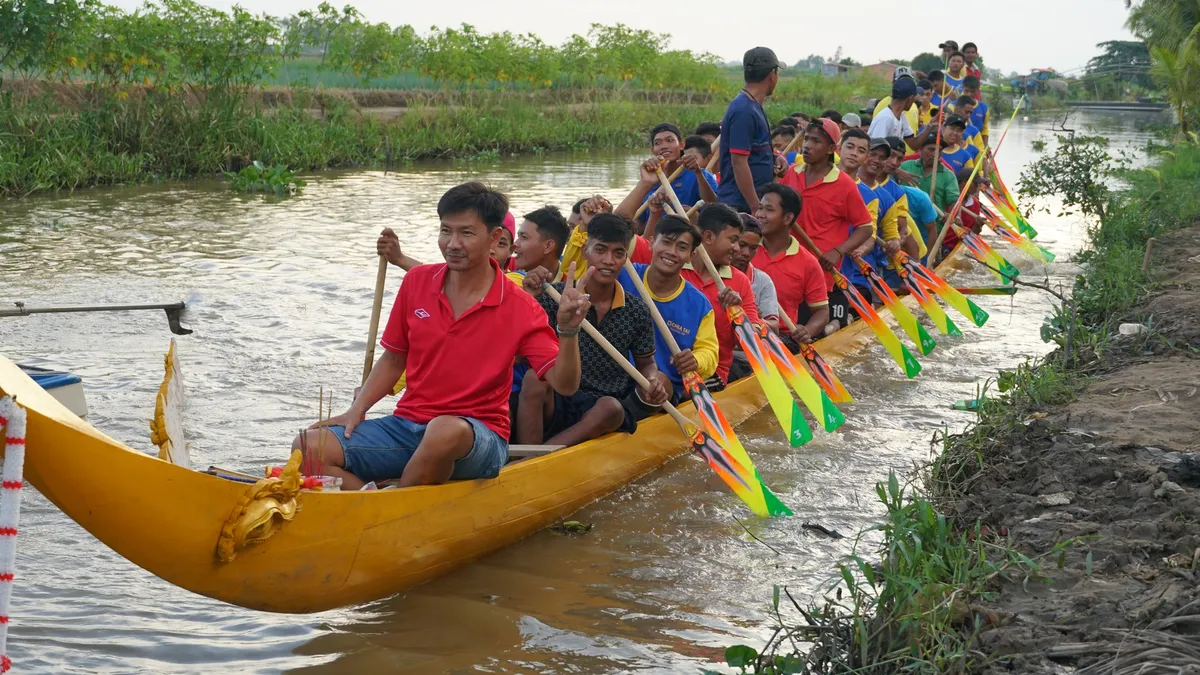 Các kênh, rạch ở Sóc Trăng sôi động trước giải đua ghe ngo năm 2023 - Ảnh 2.