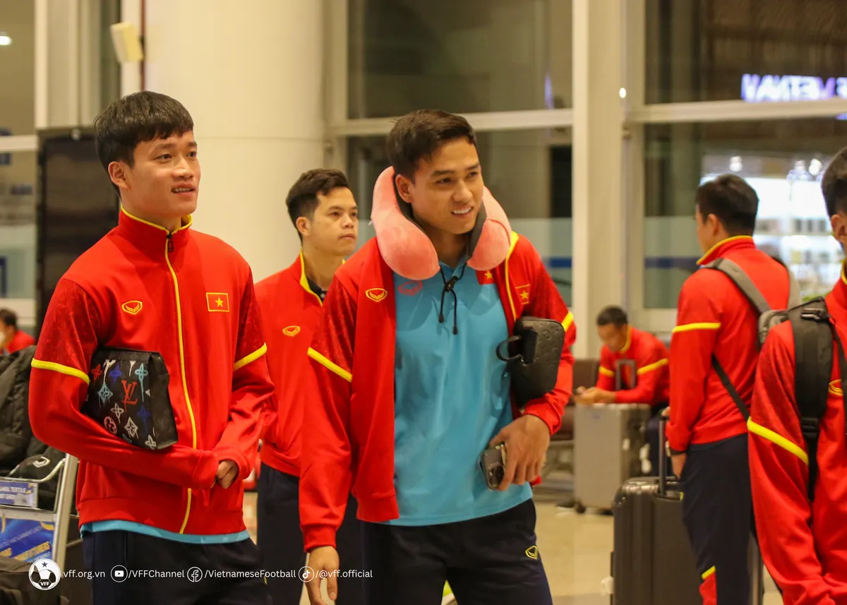 Đội tuyển Việt Nam đã trở về Hà Nội, chuẩn bị cho trận đấu với đối thủ mạnh Iraq - Ảnh 2. Đội tuyển Việt Nam đã trở về Hà Nội, chuẩn bị cho trận đấu với đối thủ mạnh Iraq - Ảnh 2.