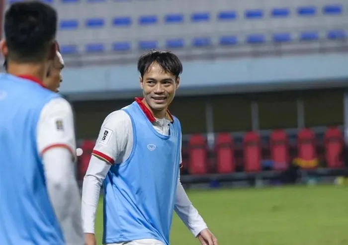 ĐT Việt Nam tập buổi đầu tiên sau khi về nước - Ảnh 1. ĐT Việt Nam tập buổi đầu tiên sau khi về nước - Ảnh 1.