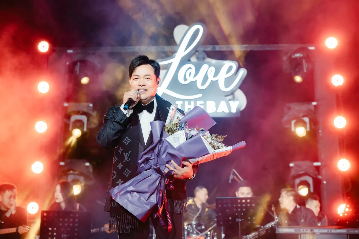 Quang Lê hát loạt tình khúc bất hủ ở “Love in the Bay”, tiết lộ về liveshow sắp tới ở Hà Nội - Ảnh 1.