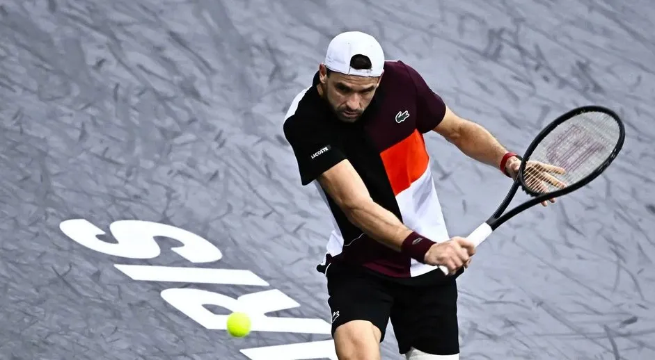 Daniil Medvedev bị loại khỏi Paris Masters - Ảnh 1. Daniil Medvedev bị loại khỏi Paris Masters - Ảnh 1.