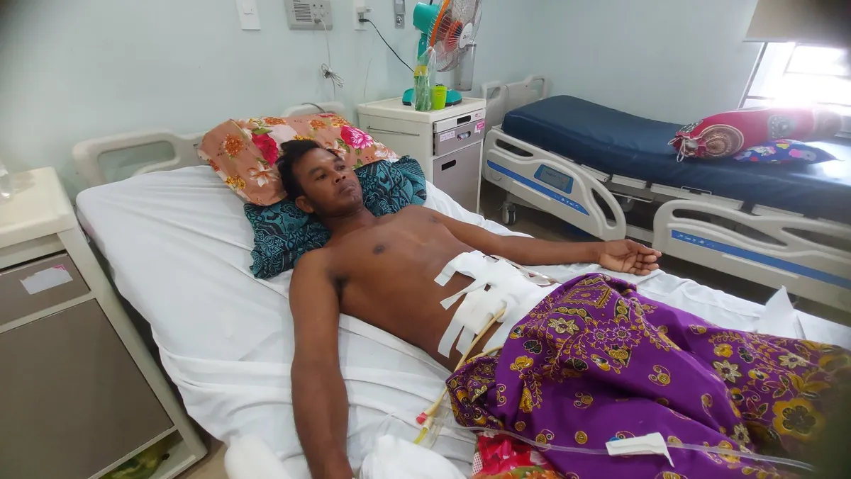 Cứu kịp thời một người dân Campuchia bị trâu húc thủng bụng - Ảnh 2. Cứu kịp thời một người dân Campuchia bị trâu húc thủng bụng - Ảnh 2.