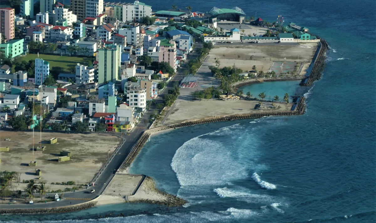 Biến đảo th&agrave;nh ph&aacute;o đ&agrave;i chống nước biển d&acirc;ng ở Maldives - Ảnh 1.