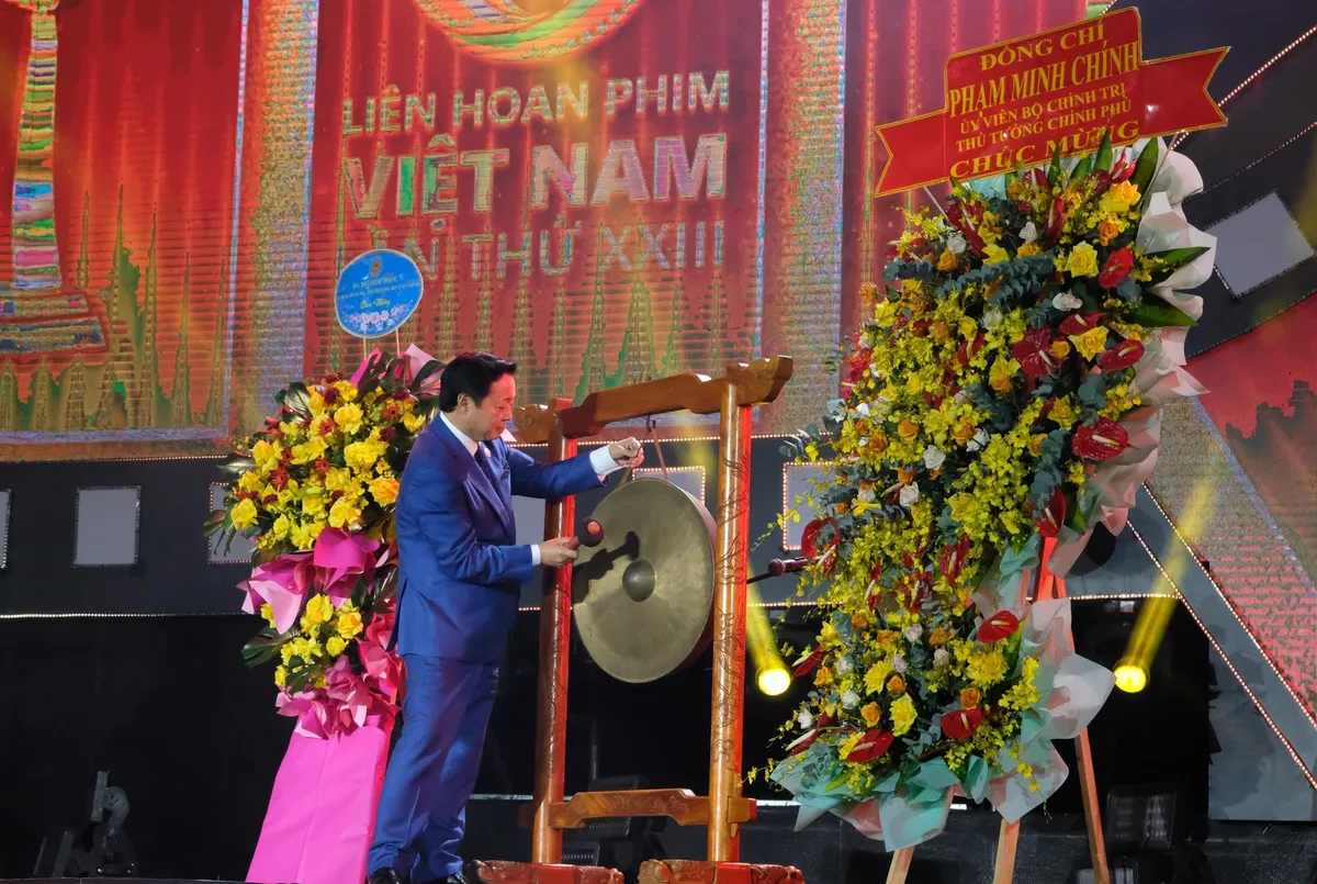 Khai mạc LHP Việt Nam 2023: Những dấu ấn đặc biệt, nghệ sĩ nô nức hội tụ - Ảnh 3.