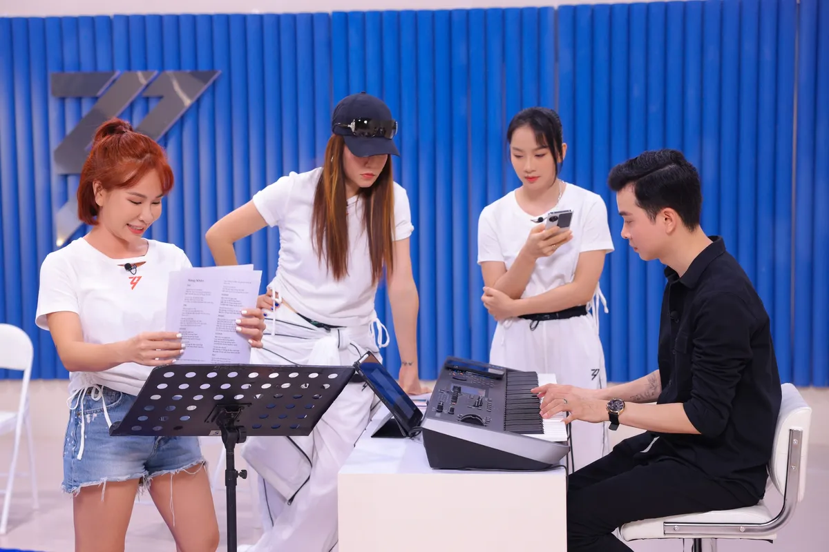 Thu Phương tự nhận kh&ocirc;ng theo kịp xu hướng giới trẻ, cầu cứu Phạm Lịch, Uy&ecirc;n Linh - Ảnh 3.