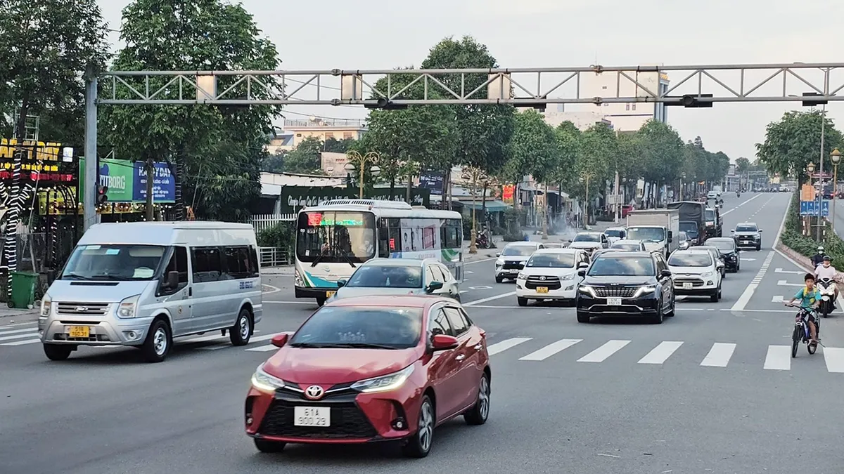 Bình Dương lắp đặt camera AI giám sát giao thông trên 2 tuyến đường - Ảnh 1.