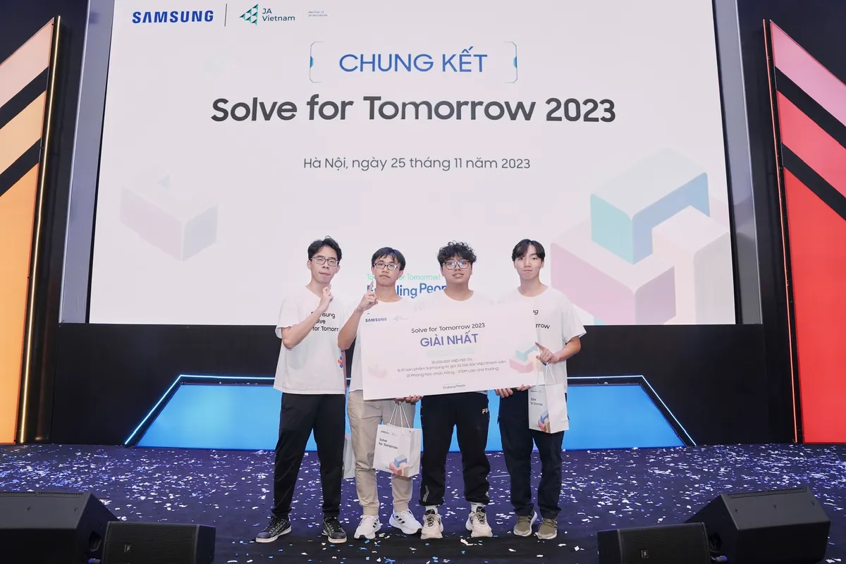 Argo Robot và hộp y tế thông minh giành quán quân Solve for Tomorrow 2023 - Ảnh 1.