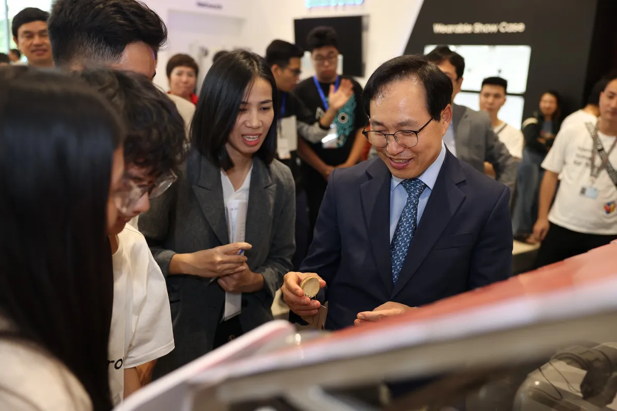 T&igrave;m ra dự &aacute;n s&aacute;ng tạo c&ocirc;ng nghệ xuất sắc từ 2.300 b&agrave;i thi Solve for Tomorrow 2023 - Ảnh 1.