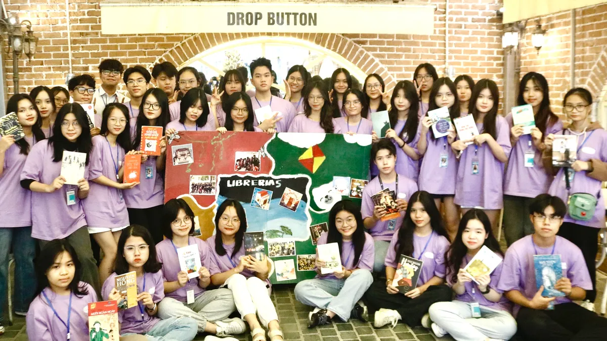 Triển l&atilde;m s&aacute;ch Lenofiato: Học sinh Thủ đ&ocirc; lan toả th&ocirc;ng điệp s&acirc;u sắc về S&aacute;ch - Ảnh 1.