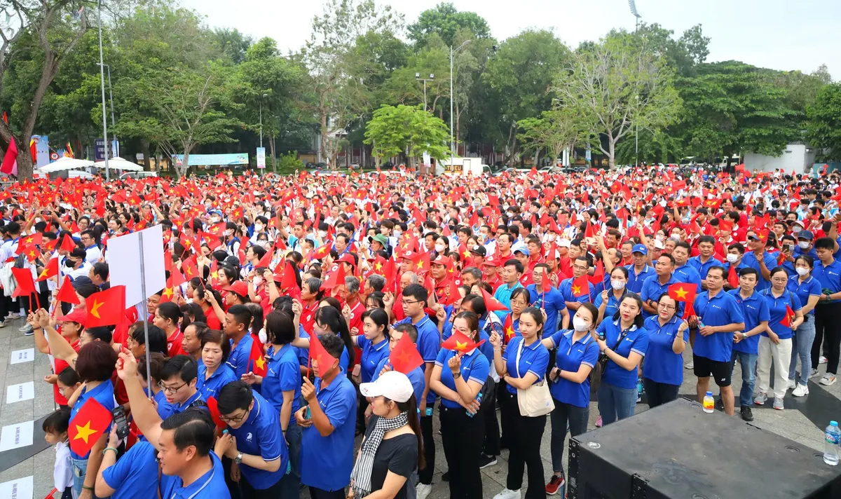 5.000 người đi bộ đồng h&agrave;nh v&igrave; người ngh&egrave;o ở Cần Thơ - Ảnh 3.