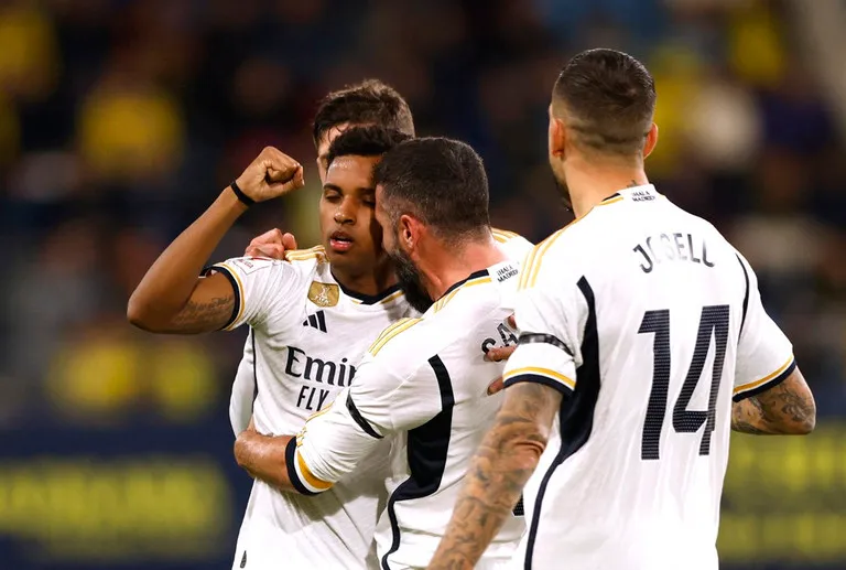 Bellingham ghi bàn, Real Madrid trở lại ngôi đầu bảng La Liga - Ảnh 3. Bellingham ghi bàn, Real Madrid trở lại ngôi đầu bảng La Liga - Ảnh 3.