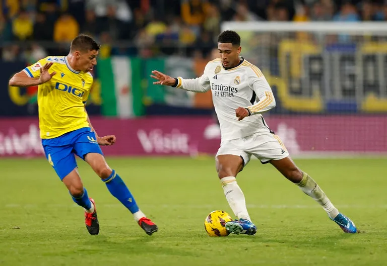 Bellingham ghi bàn, Real Madrid trở lại ngôi đầu bảng La Liga - Ảnh 4. Bellingham ghi bàn, Real Madrid trở lại ngôi đầu bảng La Liga - Ảnh 4.