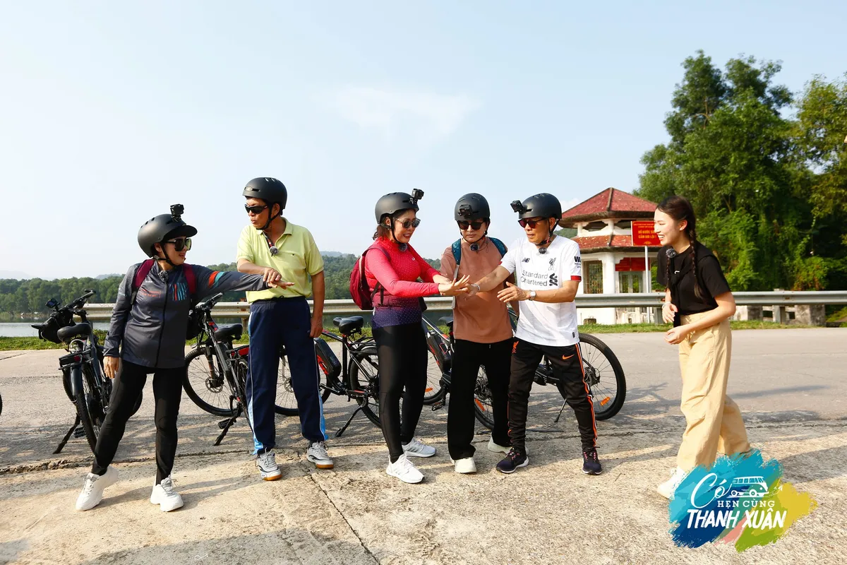 Có hẹn cùng thanh xuân - Tìm về cảm xúc an lành: Trải nghiệm đặc biệt, hiếm có của những “ông bà bạn siêu ngầu” khi đạp xe xuyên rừng - Ảnh 1.