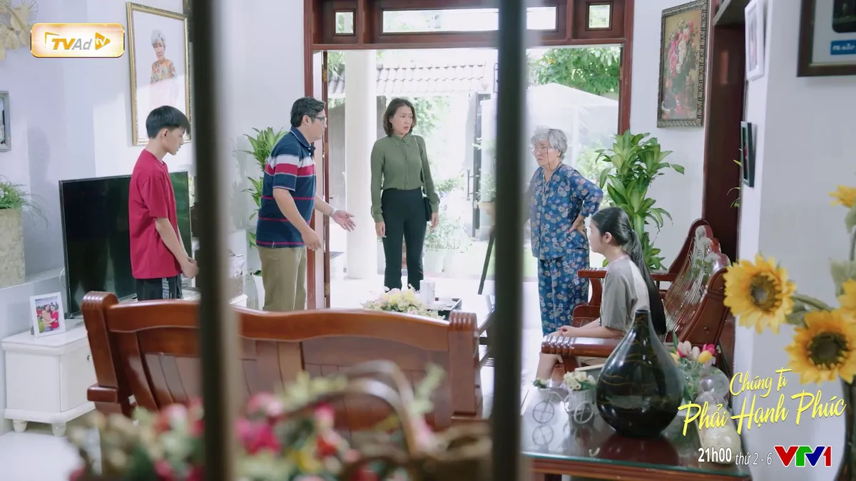 Ch&uacute;ng ta phải hạnh ph&uacute;c - Tập 14: Con trai Nguyệt nợ tới 60 triệu đồng - Ảnh 1.