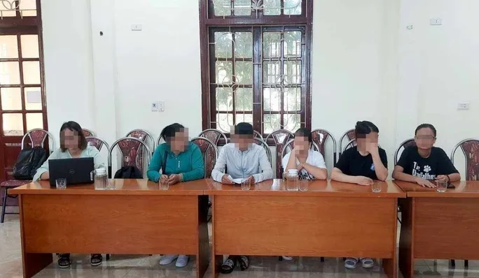 Kh&ocirc;ng khởi tố nh&oacute;m B&ocirc;ng hồng đen lấy mẫu m&aacute;u học sinh - Ảnh 1.