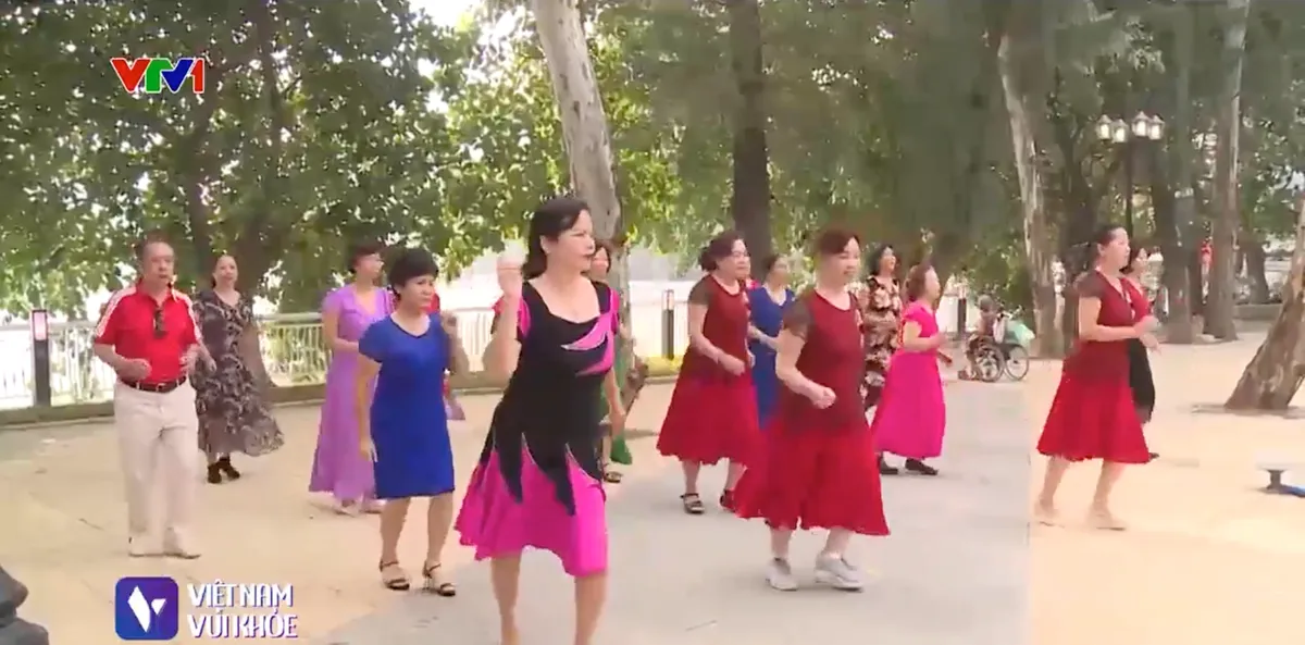 Người cao tuổi đề ph&ograve;ng tho&aacute;i h&oacute;a khớp gối như thế n&agrave;o? - Ảnh 1.