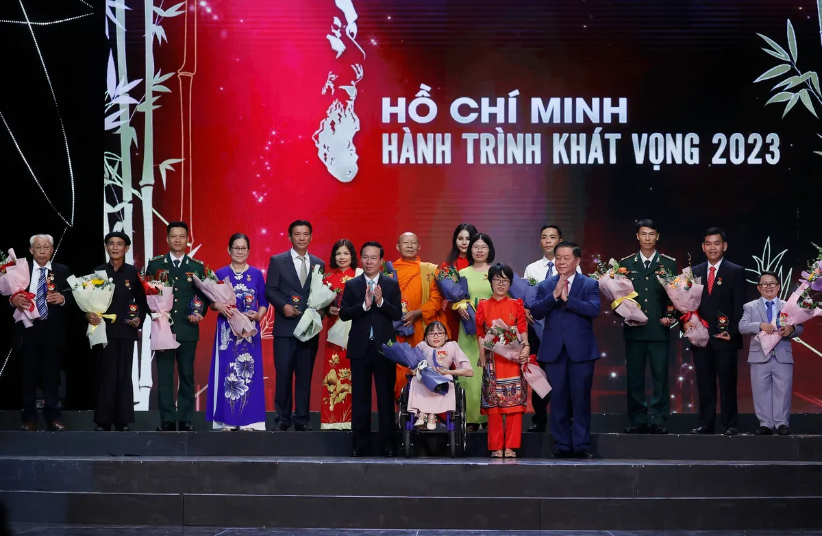 Chương trình giao lưu Hồ Chí Minh - Hành trình khát vọng 2023: Tôn vinh các điển hình tiêu biểu - Ảnh 1.