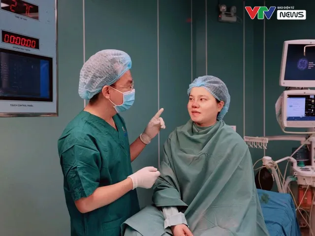 Cô gái mất sống mũi do bị nhét nhụy hoa vào mũi gây nhiễm trùng - Ảnh 2.