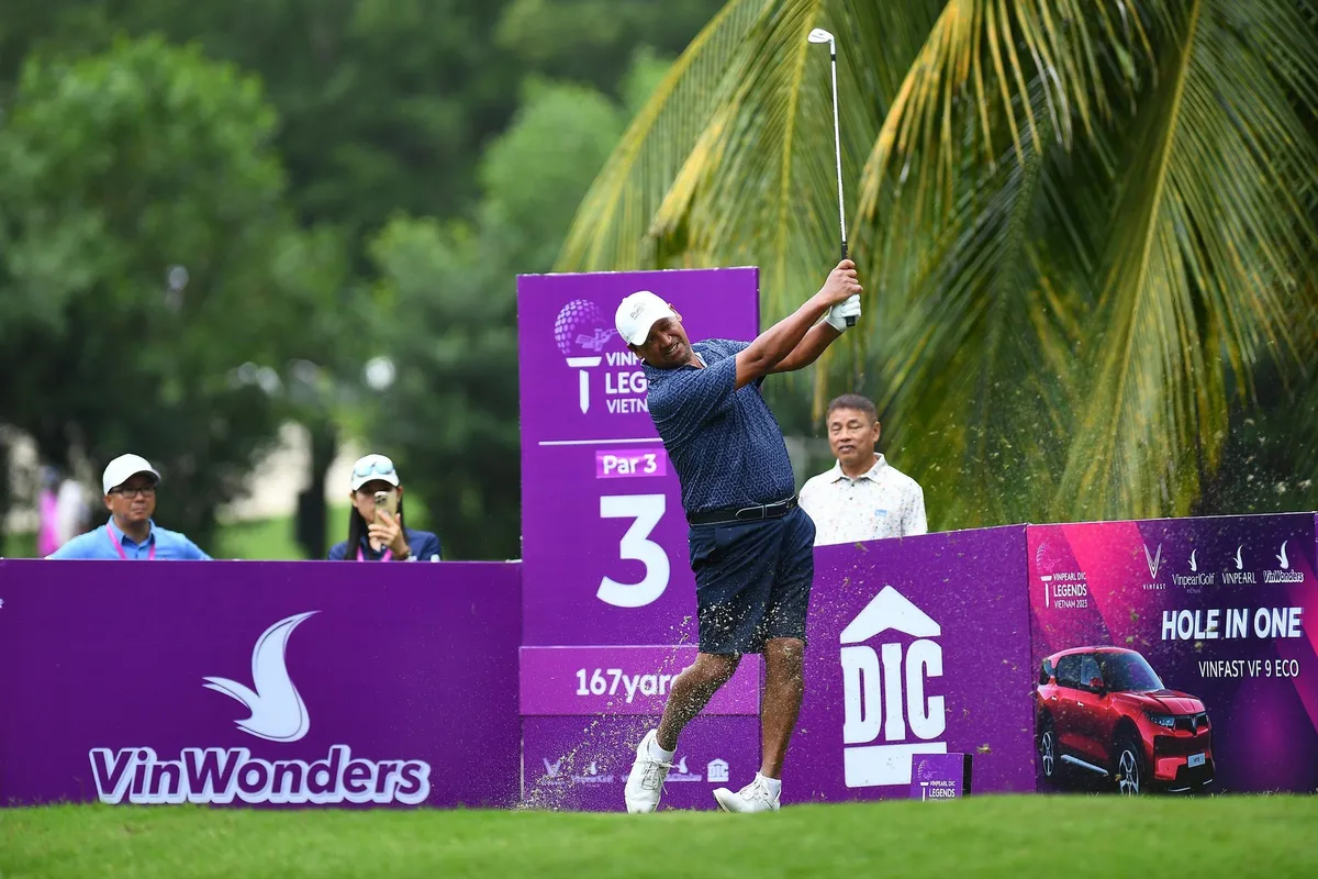Nguyễn Anh Minh kèm chặt huyền thoại golf thế giới Michael Campbell - Ảnh 4. Nguyễn Anh Minh kèm chặt huyền thoại golf thế giới Michael Campbell - Ảnh 4.