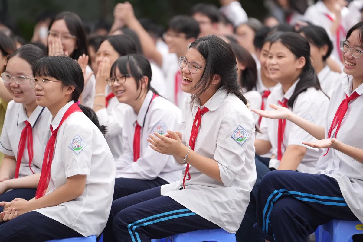 Cầu thủ Quang Hải lan tỏa thông điệp Hãy nói không với ma túy tới các em học sinh - Ảnh 3.