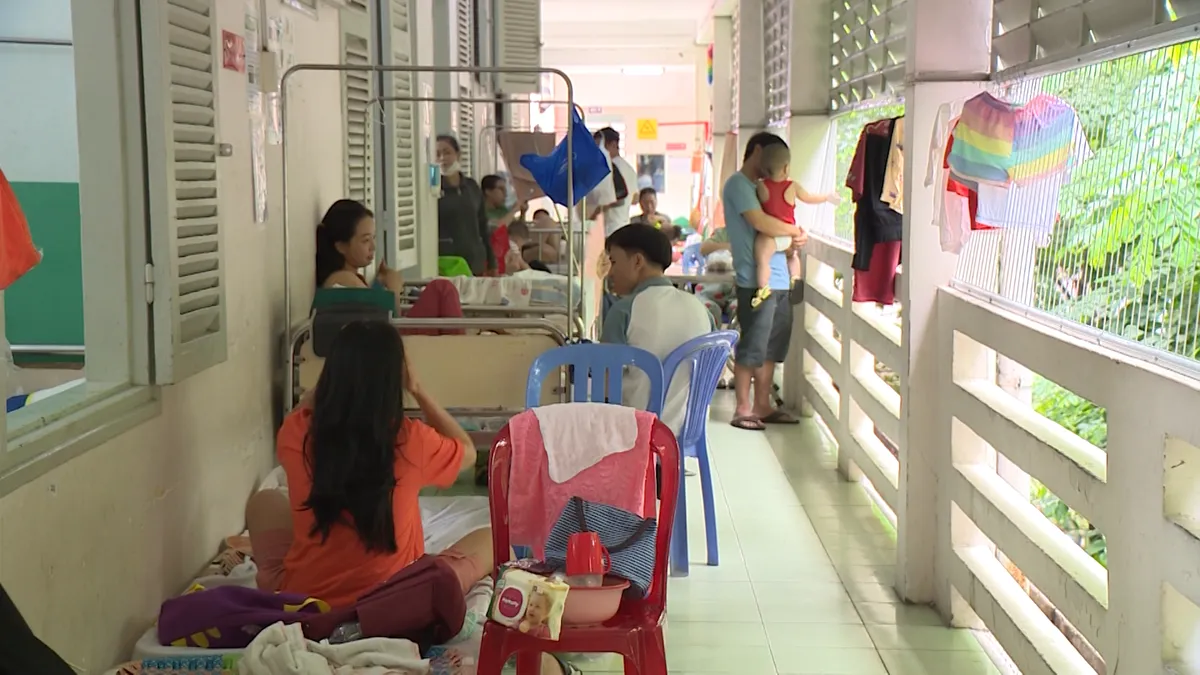 TP Hồ Chí Minh: Bệnh tay chân miệng tăng, nhiều trẻ diễn tiến nặng - Ảnh 3. TP Hồ Chí Minh: Bệnh tay chân miệng tăng, nhiều trẻ diễn tiến nặng - Ảnh 3.