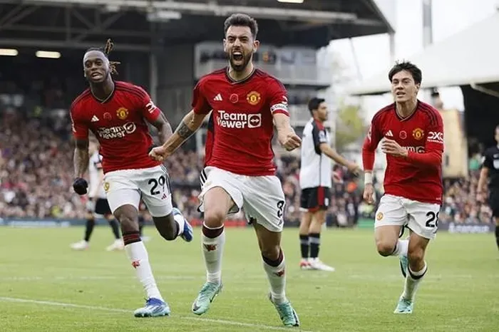 2 đội bóng thành Manchester đều giành chiến thắng - Ảnh 1. 2 đội bóng thành Manchester đều giành chiến thắng - Ảnh 1.