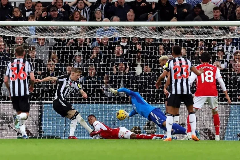 Arsenal thua trận đầu tại Premier League - Ảnh 1. Arsenal thua trận đầu tại Premier League - Ảnh 1.
