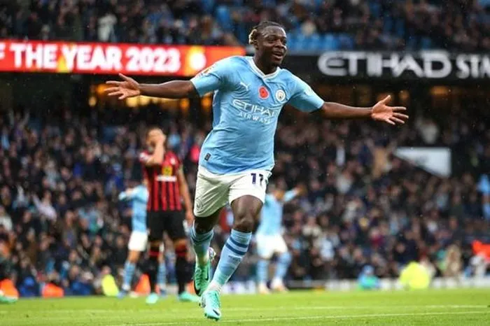 2 đội bóng thành Manchester đều giành chiến thắng - Ảnh 2. 2 đội bóng thành Manchester đều giành chiến thắng - Ảnh 2.