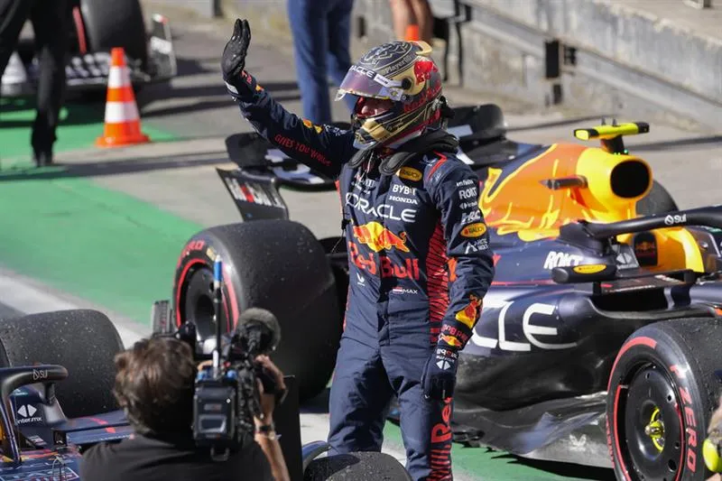 Đua xe F1 | Max Verstappen giành chiến thắng chặng nước rút GP Sao Paulo - Ảnh 2. Đua xe F1 | Max Verstappen giành chiến thắng chặng nước rút GP Sao Paulo - Ảnh 2.
