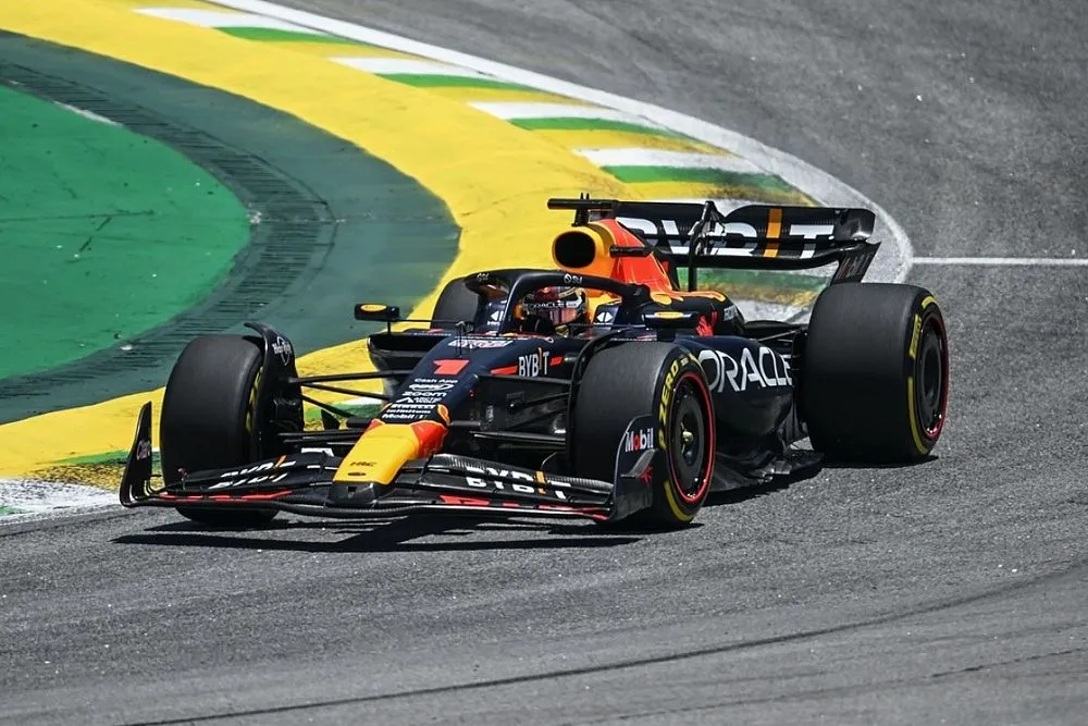 Đua xe F1 | Max Verstappen giành chiến thắng chặng nước rút GP Sao Paulo - Ảnh 1. Đua xe F1 | Max Verstappen giành chiến thắng chặng nước rút GP Sao Paulo - Ảnh 1.